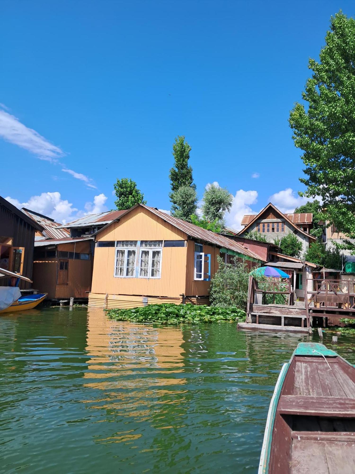 Lakeside Homestay Srinagar Exterior photo
